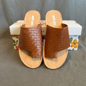 Muk Luks - brand new Cognac brown sandals Size 7